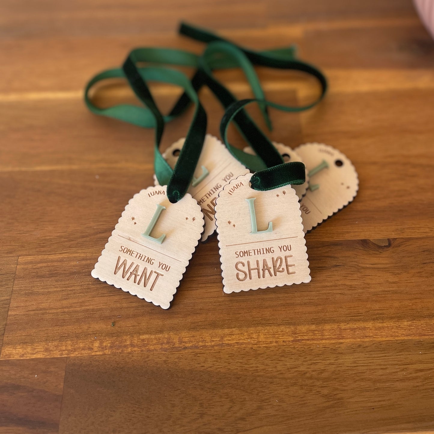 Need, Read, Wear, Share & Want Gift Tags (Set of 5) | Scallop Arch Design